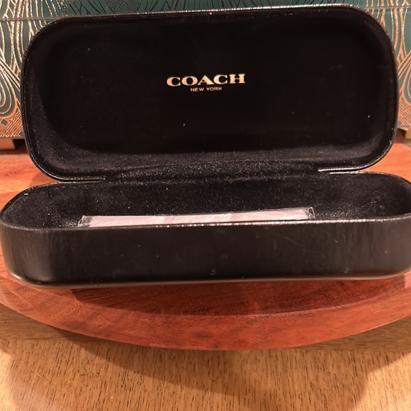 Authentic Coach black tortoise and brown woman’s sunglasses - Picture 3 of 3